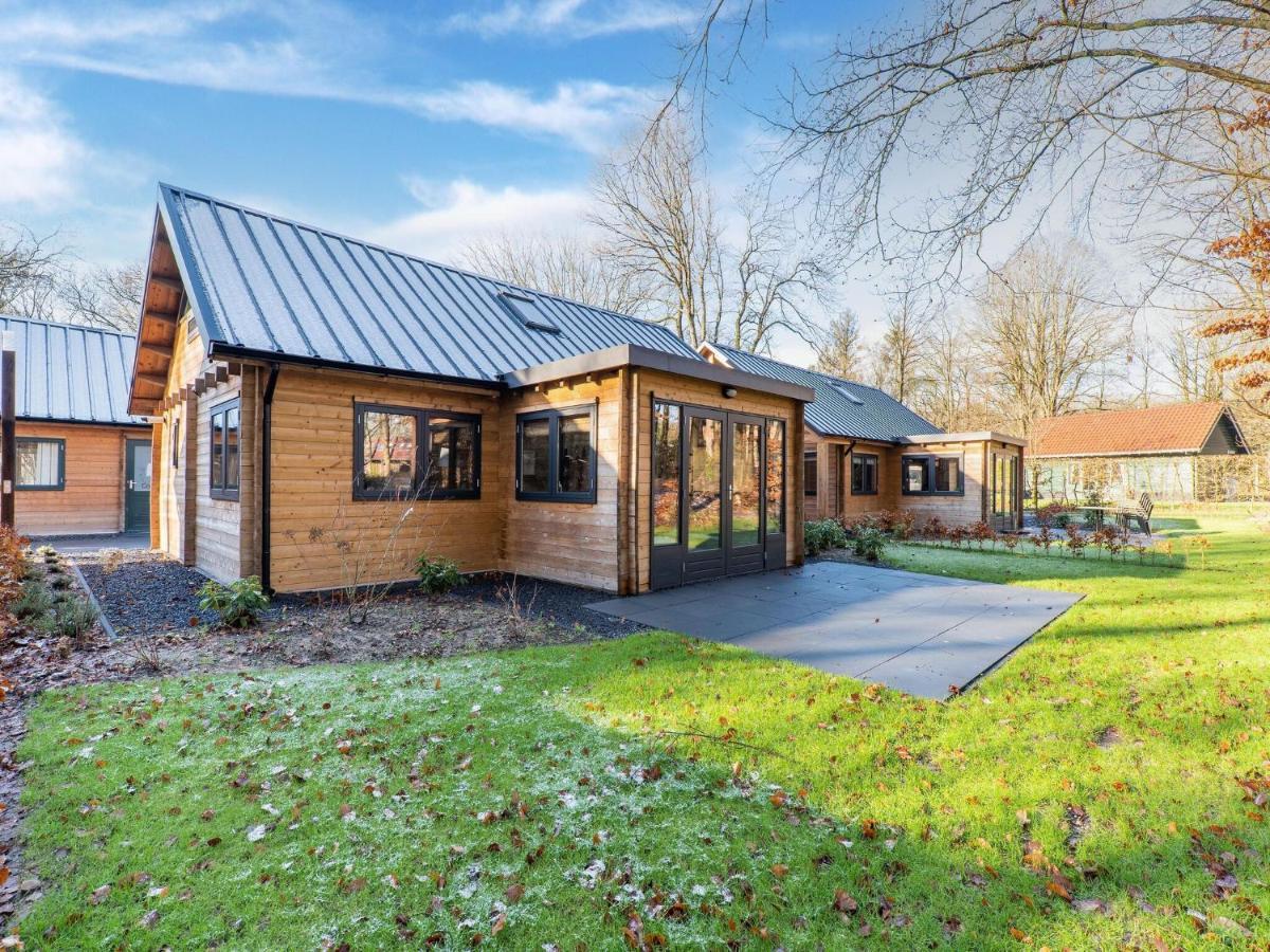 Cosy Wooden House Amid Woods In Soesterberg ユトレヒト エクステリア 写真